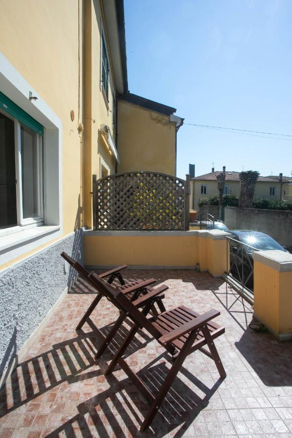 N050 - Numana, Trilocale In Centro Con Portico E Posto Auto Appartement Buitenkant foto